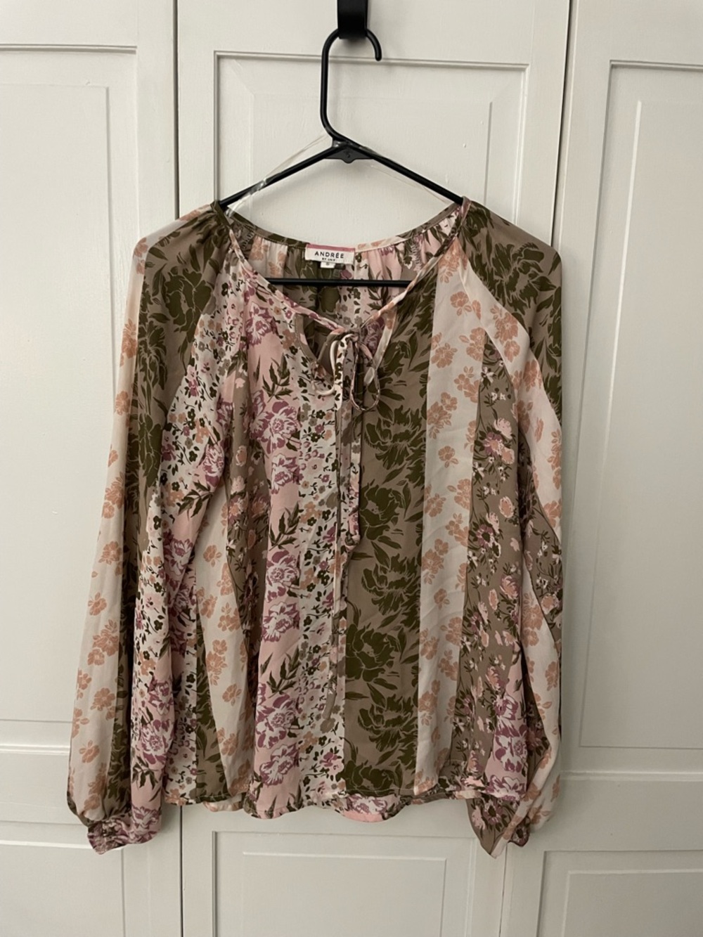 Andree by Unit Floral Patchwork Long-Sleeve Blouse in Olive & Blush Size Small